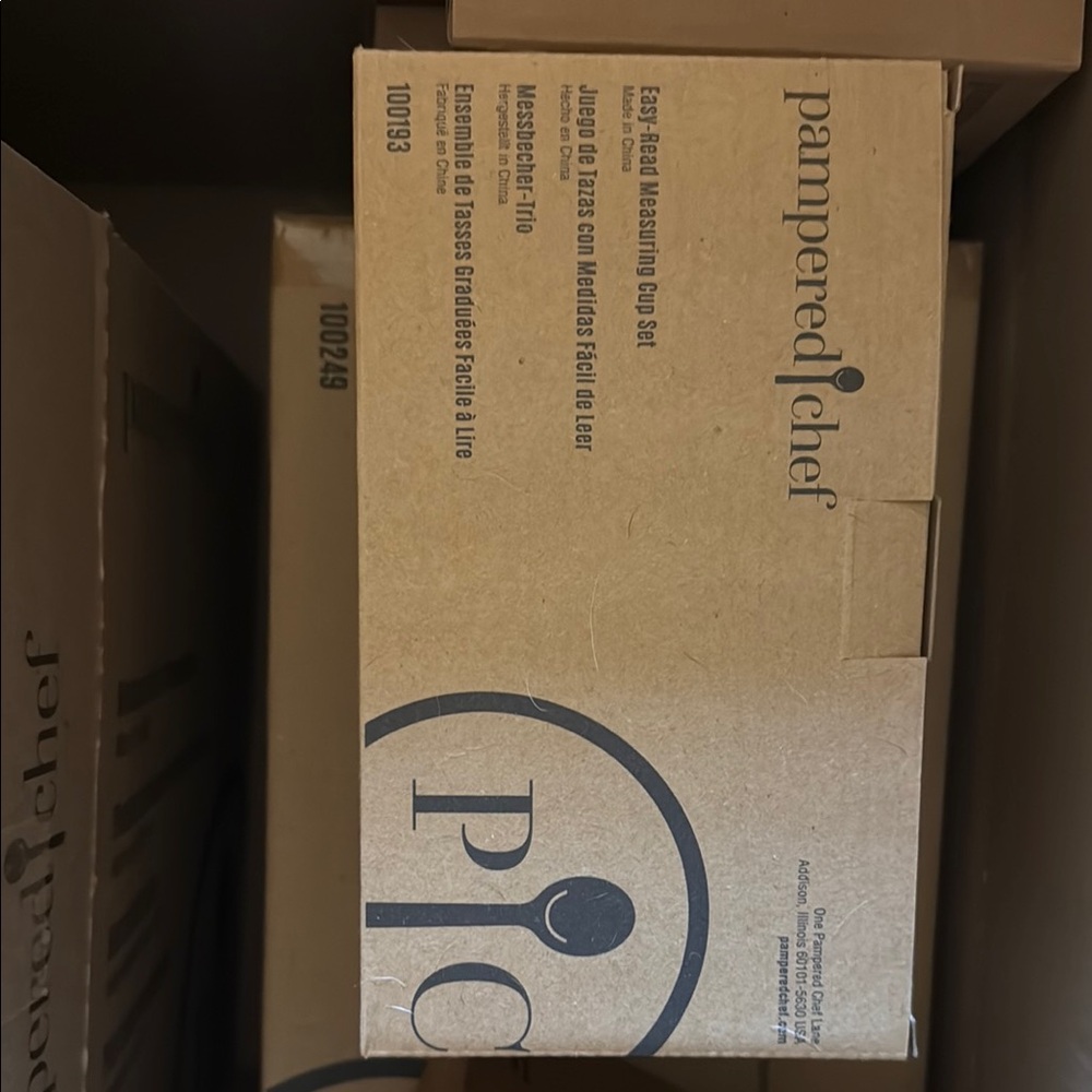 Pampered Chef Easy-Read Measuring Cup Set - Brown